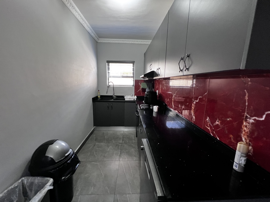 To Let 5 Bedroom Property for Rent in Parklands North Western Cape